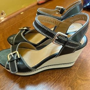 Clark’s Collection Black/Tan Wedge Sandal size 7.5